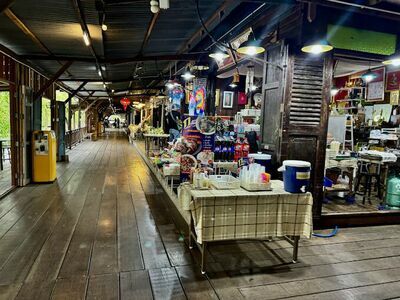 Koh Kloi Floating Market