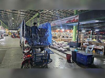 Mueang Thong Charoen Sri Market