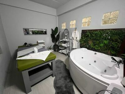 MADAM Spa and Massage