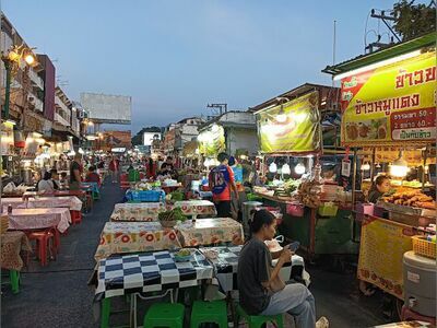 Rung Ruen Rom Market