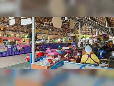 Wat Thong Noppakhun Riverside Market