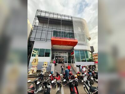 Lee Mart Shopping Center