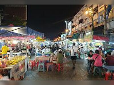 Rung Ruen Rom Market