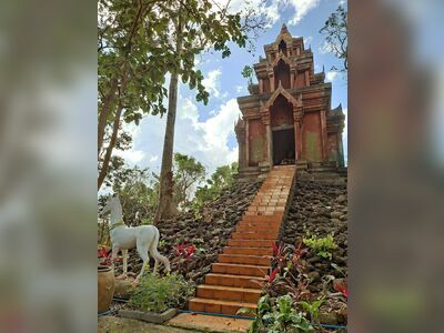 Wat Khao Phra Angkhan
