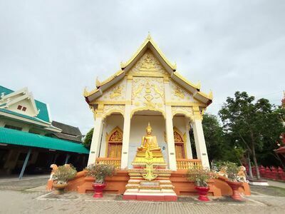 Wat Sala Loi Phra Aram Luang