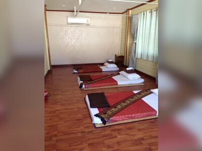 Khun Nuchjira Thai Spa
