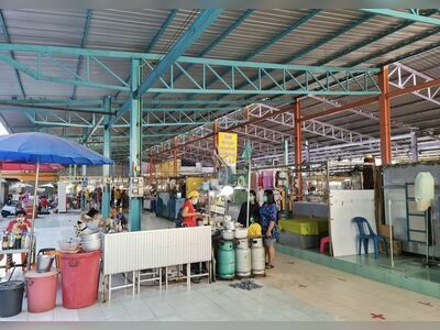 Hua Rot Fai Market