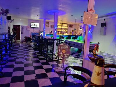 Three Lady Bar