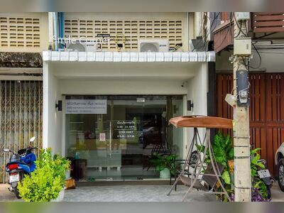 Smile Corner Dental Clinic, Phetchaburi