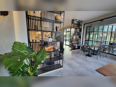 La Casa by Le'leze