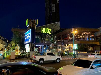 Hug's Mall