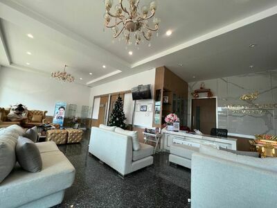 Dr. Nareerat Eye Clinic