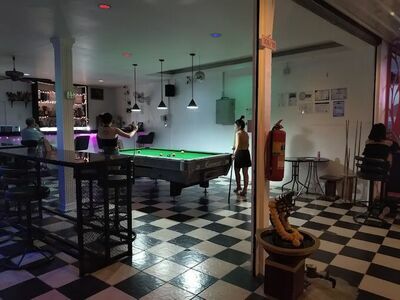 Three Lady Bar