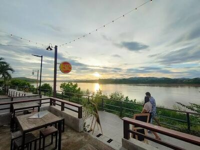 Jee Loei Mini Bar & Hostel