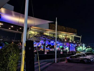 Zoods & Virtigo Bar & Karaoke