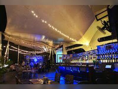 The PIER 88 Restaurant & Bar i