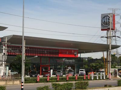 MG Phetchaburi by Pornnuphap