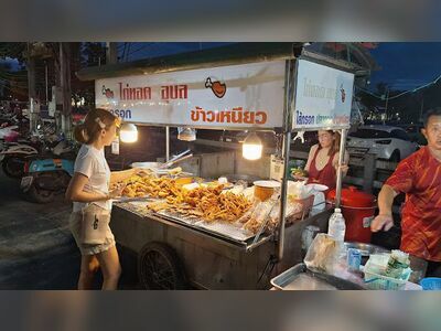 Thong Si Mueang Night Market