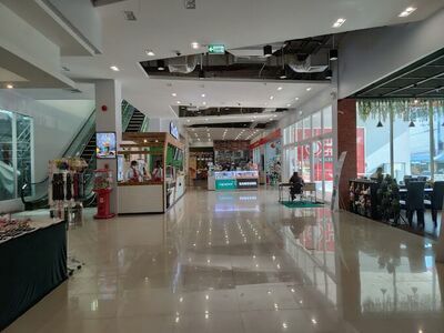 Lee Mart Shopping Center