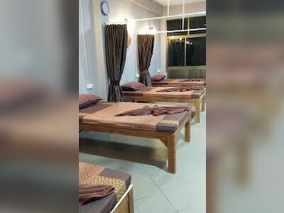 Heuan Phak Kai Thai Medicine and Spa Center