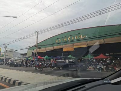 Thung Lom Market