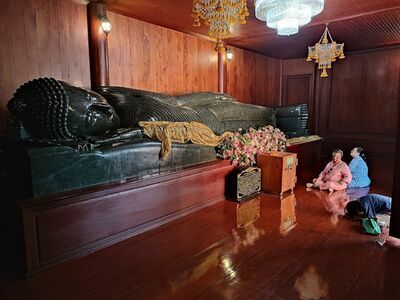 Wat Somdet Phu Ruea Ming Mueang