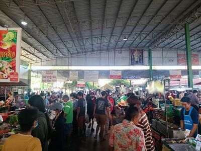 Thung Lom Market