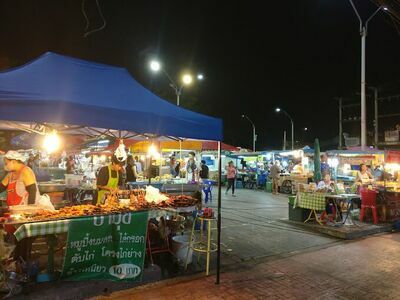 Thong Si Mueang Night Market