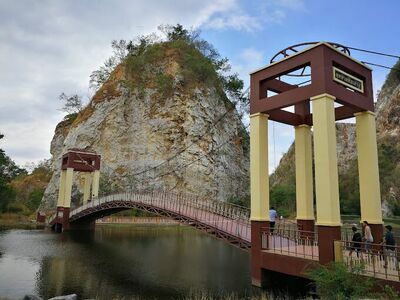 Khao Ngoo Stone Park