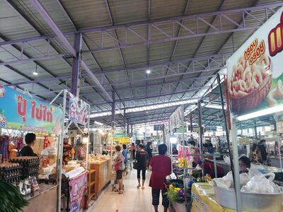 Hua Rot Fai Market