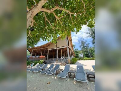 Baan Ploy Samed Restaurant