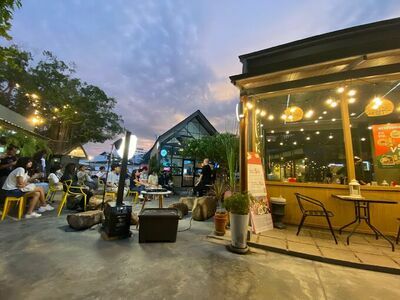 The Wall Khon Kaen Family Space Restaurant