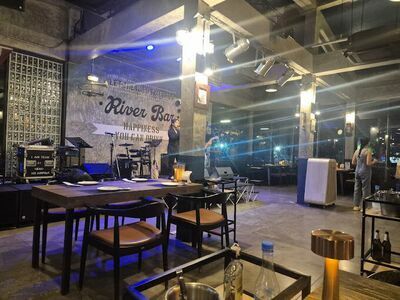 River Bar & Restaurant