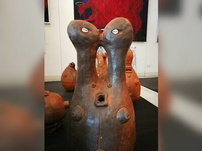 Tavee Ratchaneekorn Art Gallery