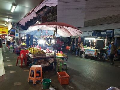 Bang Lamphu Market