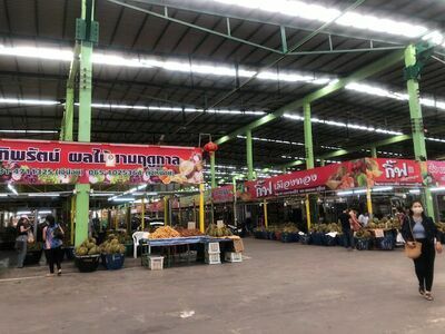 Mueang Thong Charoen Sri Market