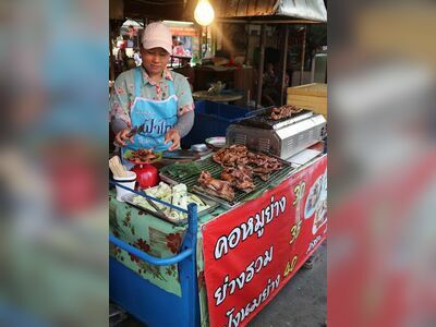 Lampang Train Night Market)