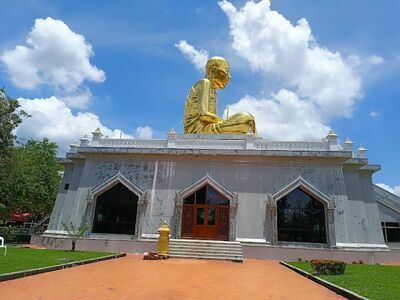 Wat Lahanrai (Luang Phu Tim)