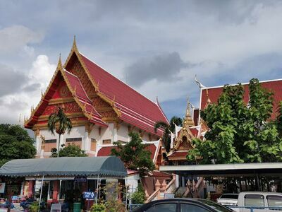 Wat Lum Mahachai Chumphon (Royal Temple)