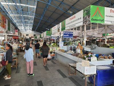 Mueang Thong Charoen Sri Market