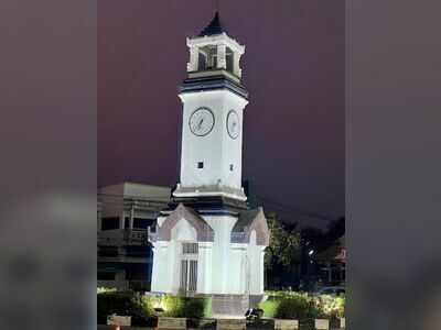 Five-Way Intersection Clock Tower Public Park