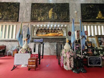 Prasat Phet and Luang Phor Hong Phrompanjo Museum