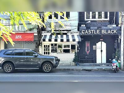 Castle Black Bar & Cafe