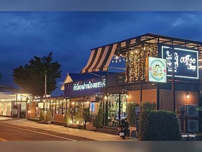 Longma Café Phetchaburi By Jnee