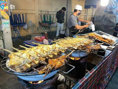 Wat Buraph Night Market