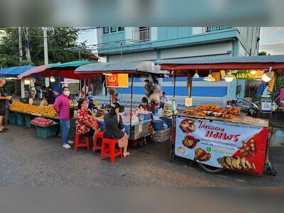 Khlong Thom Tai Mueang Market