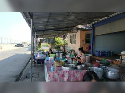 Pa Phrao Khao Piek Shop