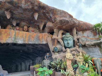 Wat Somdet Phu Ruea Ming Mueang