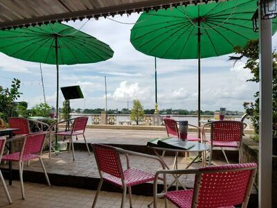 Macky's Riverside Kitchen