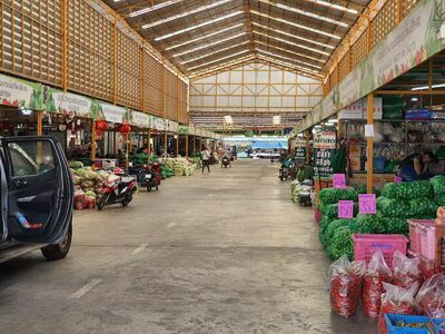 Mueang Thong Charoen Sri Market